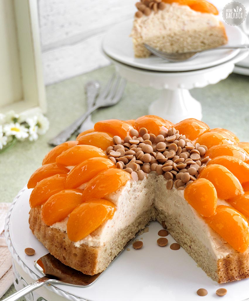 Obstboden mit Aprikosen – Torte im Sonnenblumen Look