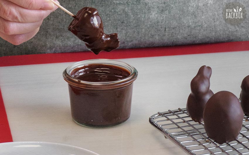 Dubai Style Osternester Rezept: Cake Pops in Schokolade tunken