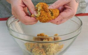 Oster Rübli-Törtchen Rezept: Kuchenreste für Cake Pops zerbröseln