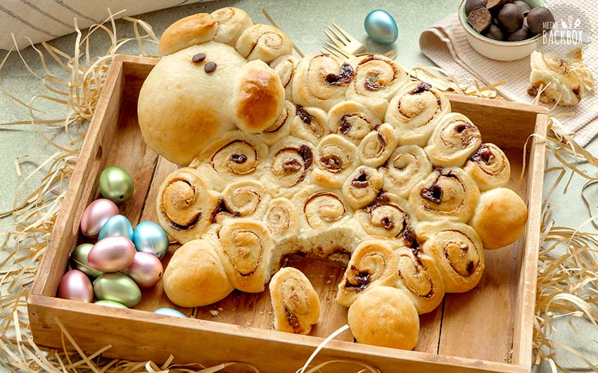 Zimtschnecken mal anders – Osterschaf gefüllt mit Erdnusscreme