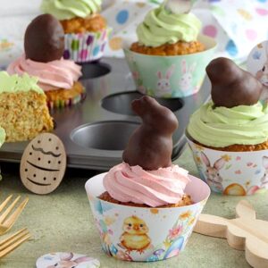 Rübli-Törtchen – Cupcakes mit süßen Oster Cake Pops als Dekoration
