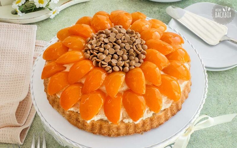 Sonnenblumentorte – Obstboden mit Aprikosen und Dattel-Quarkcreme