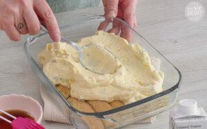 Tiramisu Rezept: Creme verteilen