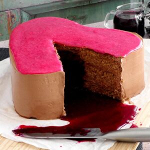 Bleeding Heart Cake mit Amarena Füllung
