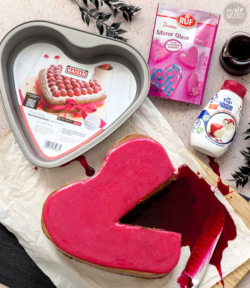 Bleeding Heart Cake mit den Produkten aus der Box