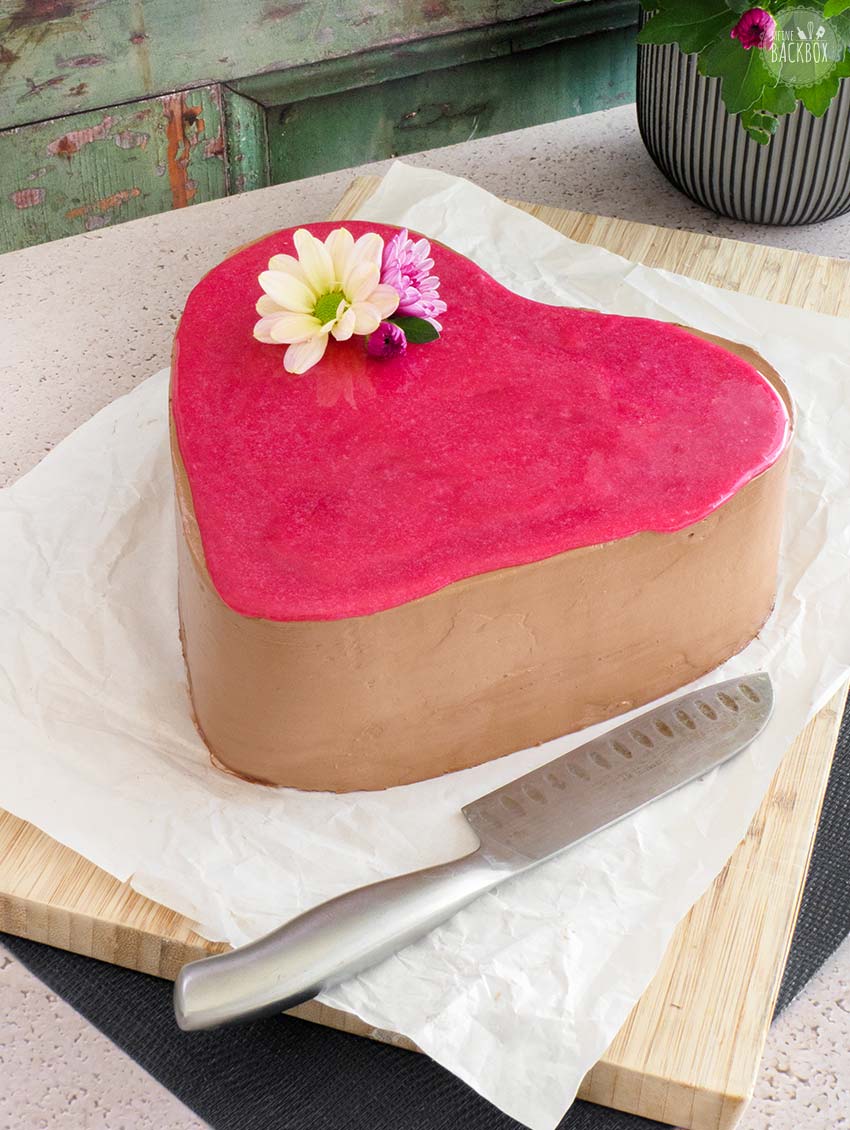 Halloween Torte: Bleeding Heart Cake