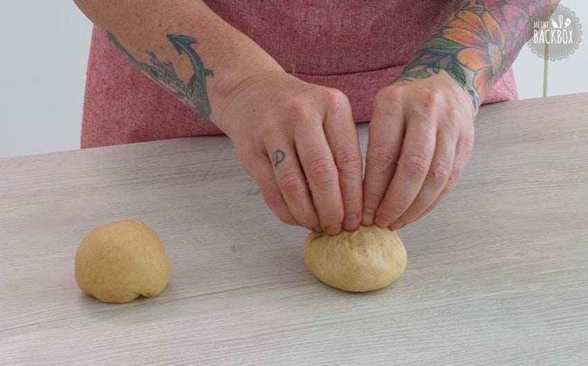 Mac & Cheese Milk Buns Rezept: Teig verschließen