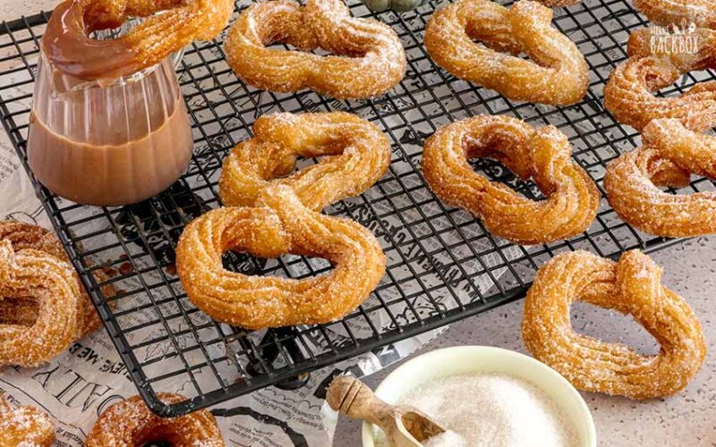 Pumpkin Spice-Churros mit Macadamia-Cookie-Schokosoße