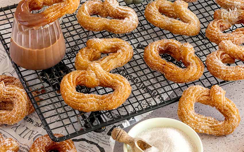 Pumpkin Spice-Churros mit Macadamia-Cookie-Schokosoße