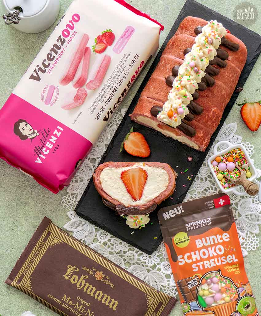 Erdbeer Tiramisurolle mit Produkten aus der Box