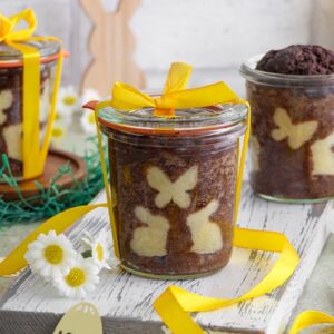 Rübli-Schokokuchen im Glas mit Mürbeteig-Dekor