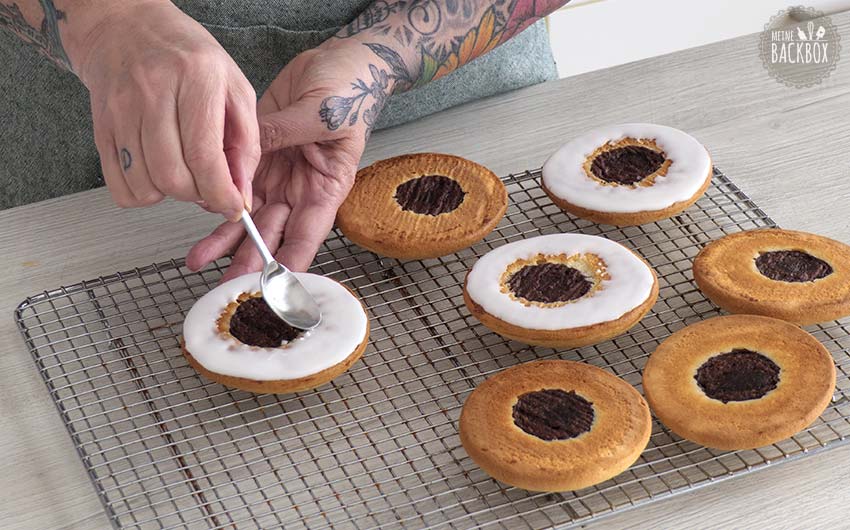 Sonnenblumen Amerikaner Rezept: mit Royal Icing dekorieren