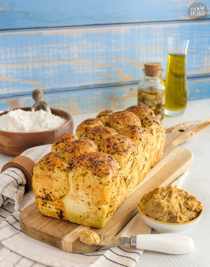Zupfbrot mal anders: Herzhaftes Monkey Bread mit Bärlauch-Pesto