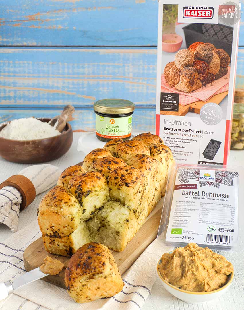 Herzhaftes Bärlauch Monkey Bread mit allen Produkten aus der Sommerbox
