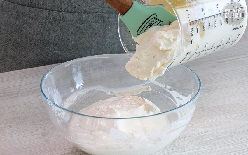 Solero Dessert Rezept: Sahne unterheben