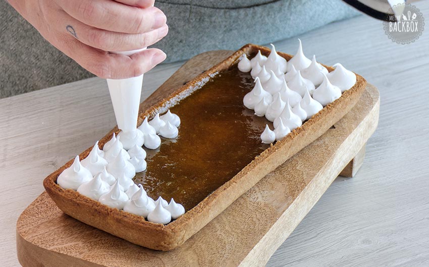 Tarte Amandine Rezept: Baiserspitzen aufspritzen