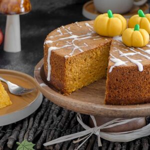 Saftiger Marzipan Kürbiskuchen mit Marzipan Kürbissen