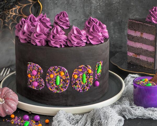 Purple Velvet Cake Halloweentorte