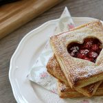 Erdbeer Rhabarber Blätterteigtasche