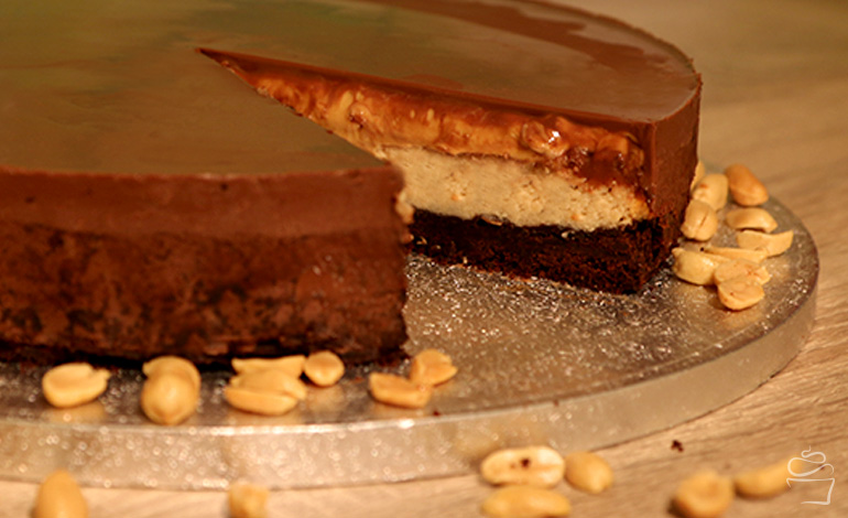 Peanutbutter-Cheesecake mit Karamell und Chocolate-Shortbread