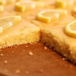 Zitronen-Limetten-Buttermilchschnitten