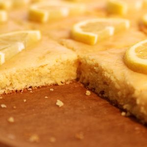 Zitronen-Limetten-Buttermilchschnitten