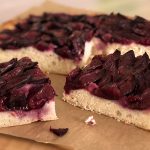 Zwetschgenkuchen mit Hefeteig