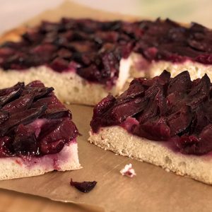 Zwetschgenkuchen mit Hefeteig