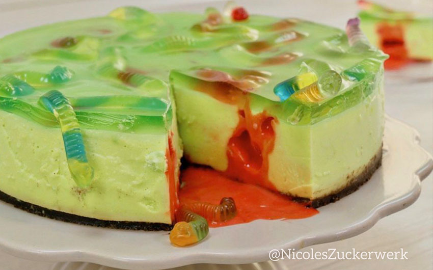 Beste Halloween Rezepte Blutige Würmertorte von Nicoles Zuckerwerk