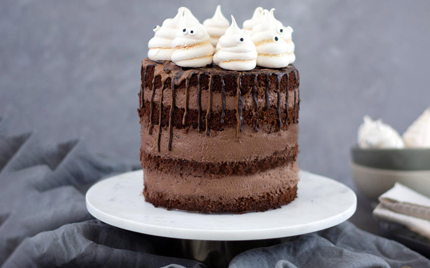 Beste Halloween Rezepte Halloweentorte mit Baiser Geistern von Kleid & Kuchen