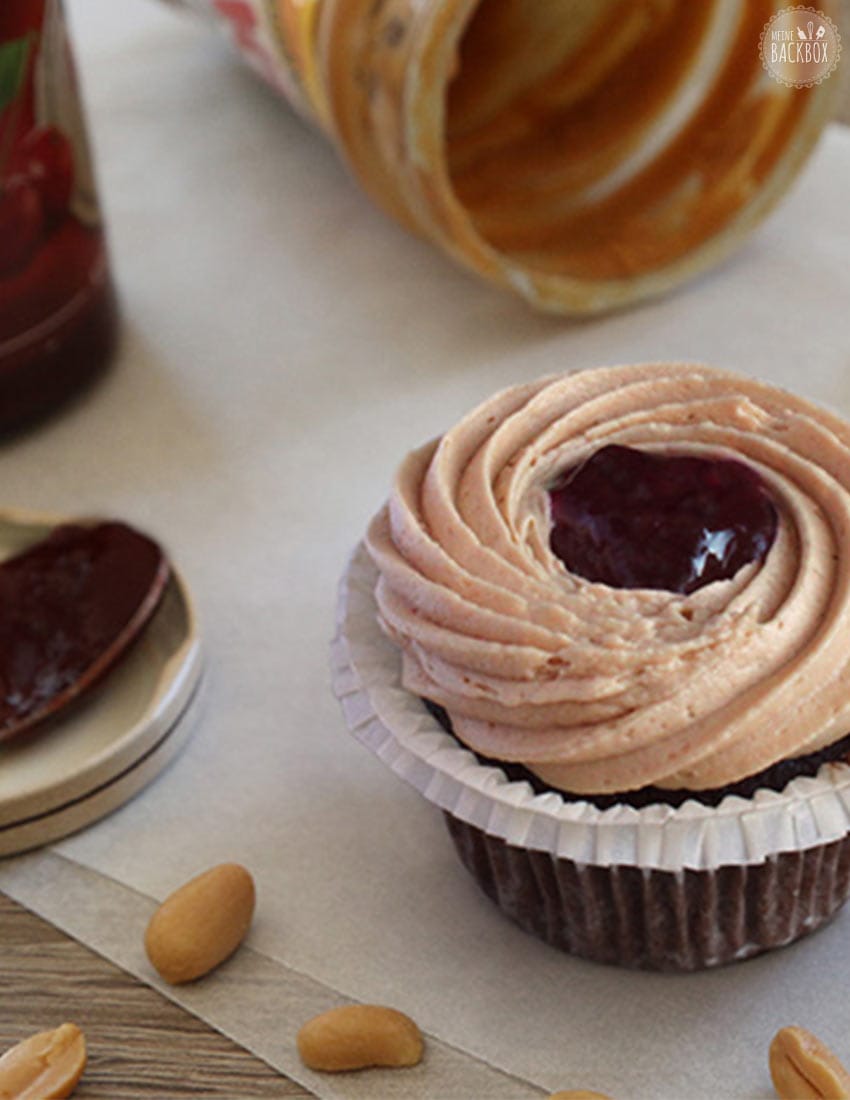 Peanutbutter & Jelly Cupcake